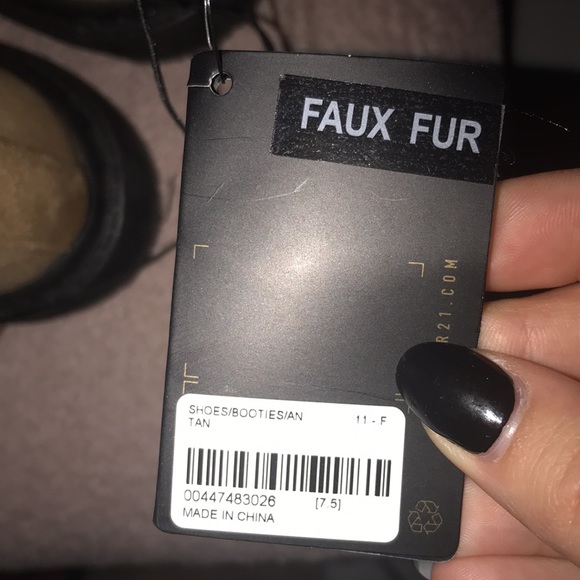 NWT boots - Picture 3 of 4